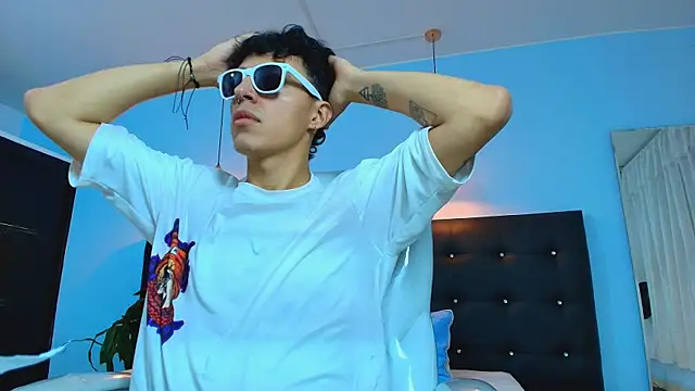 Lobo 17  online show from March 5, 4:13 am