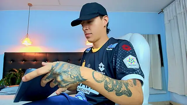 Lobo 17  online show from March 19, 6:57 am