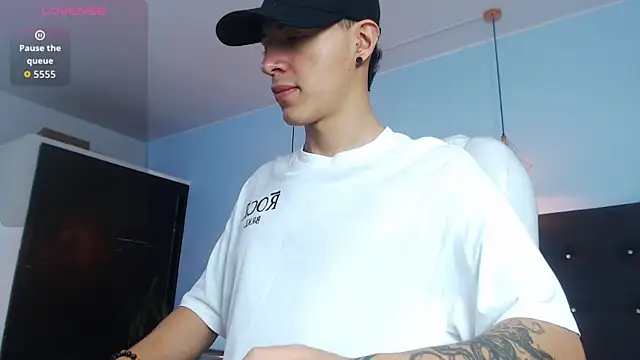 Lobo 17  online show from October 18, 3:53 am