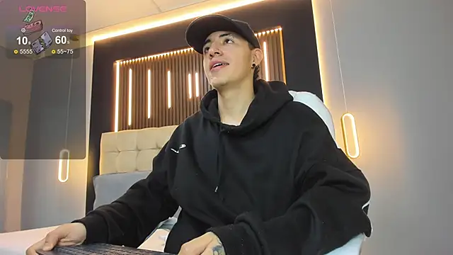 Lobo 17  online show from March 25, 3:45 am