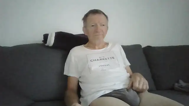 naturiste974 online show from June 10, 4:45 am