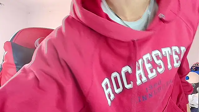Snapshot of twink_sebas_ chatting on December 17, 3:07 pm twink sebas online show from December 17, 3:07 pm