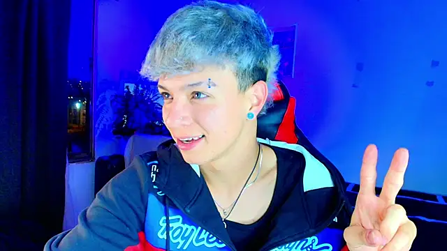 Snapshot of twink_sebas_ chatting on December 18, 1:17 pm twink sebas online show from December 18, 1:17 pm