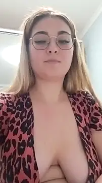 pussyCat t online show from December 4, 4:05 pm