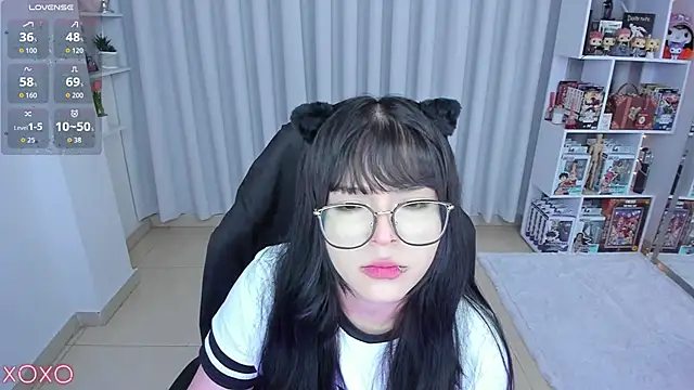 Snapshot of misshoneyxxx chatting on May 5, 2:41 am misshoneyxxx online show from May 5, 2:41 am