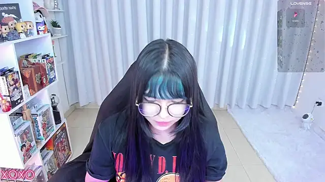 Snapshot of misshoneyxxx chatting on May 17, 3:37 am misshoneyxxx online show from May 17, 3:37 am