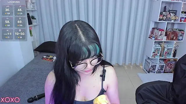 Snapshot of misshoneyxxx chatting on May 25, 2:34 pm misshoneyxxx online show from May 25, 2:34 pm