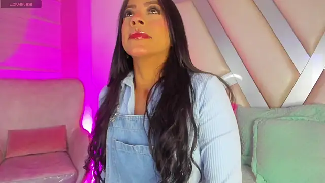 Amber villalobos  online show from May 17, 4:43 am