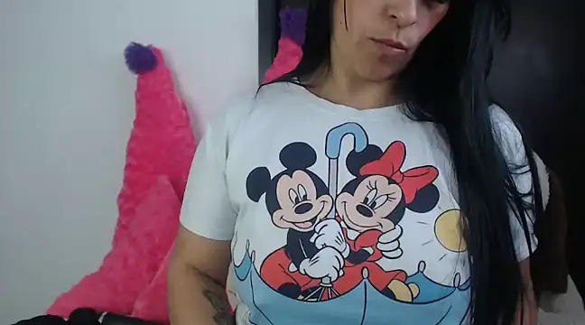 Emma  W online show from February 14, 6:51 pm