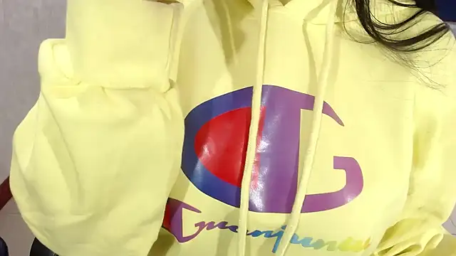 Snapshot of CarolineBrunx chatting on October 22, 4:13 am CarolineBrunx online show from October 22, 4:13 am