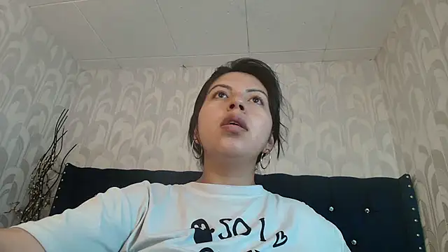 CarolineBrunx online show from May 23, 9:41 pm
