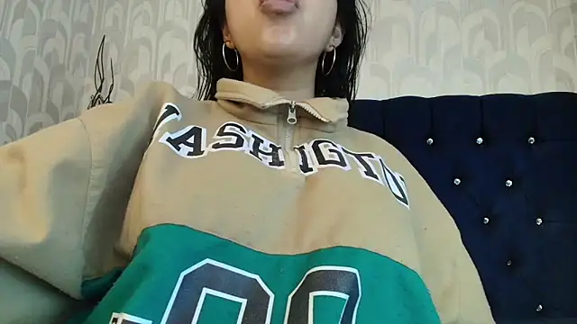 CarolineBrunx online show from May 26, 8:38 pm