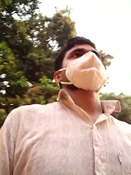 Snapshot of Ishan003 chatting on February 21, 12:33 am Ishan003 online show from February 21, 12:33 am