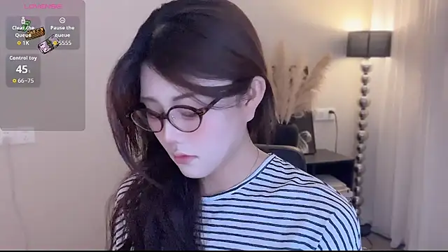 Strawberrybabyy1 online show from January 13, 5:40 pm