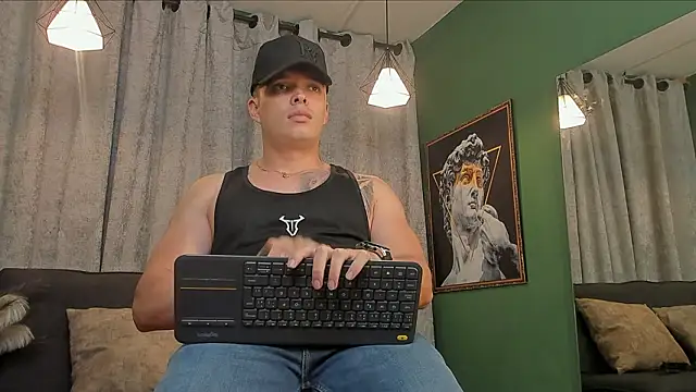 Snapshot of Jake_Tylerr_ chatting on February 15, 8:49 pm Jake Tylerr online show from February 15, 8:49 pm