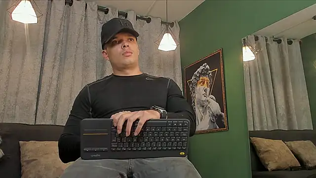 Snapshot of Jake_Tylerr_ chatting on February 16, 10:39 pm Jake Tylerr online show from February 16, 10:39 pm