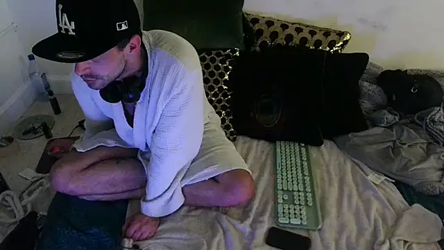 Snapshot of SirCharlesXXX chatting on January 29, 8:29 am SirCharlesXXX online show from January 29, 8:29 am