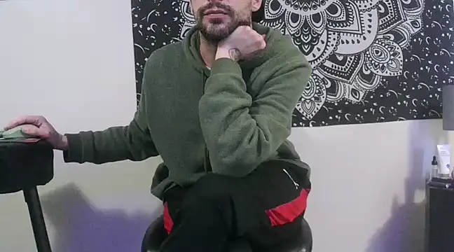 Snapshot of SirCharlesXXX chatting on February 9, 8:13 pm SirCharlesXXX online show from February 9, 8:13 pm