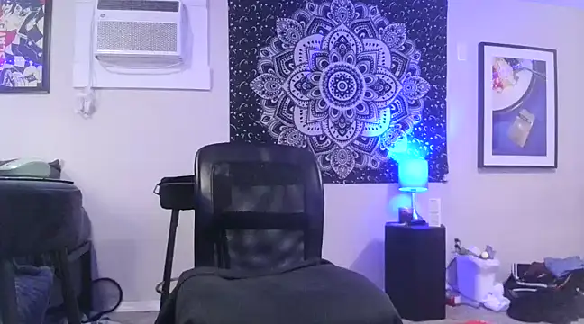 Snapshot of SirCharlesXXX chatting on February 14, 2:28 am SirCharlesXXX online show from February 14, 2:28 am