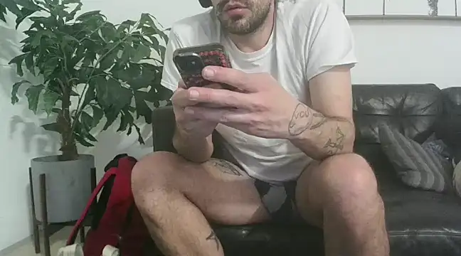 Snapshot of SirCharlesXXX chatting on February 25, 10:15 am SirCharlesXXX online show from February 25, 10:15 am