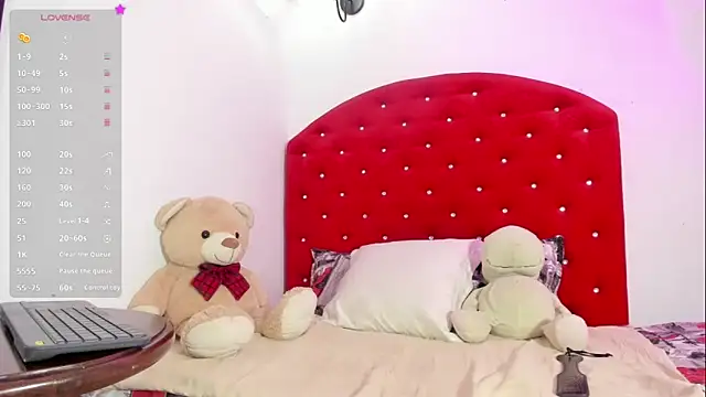 brittany williams  online show from March 22, 3:31 pm