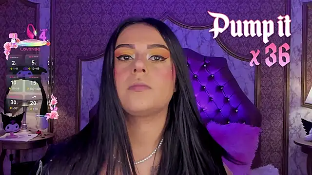 SoffiQueen online show from May 4, 2:35 pm