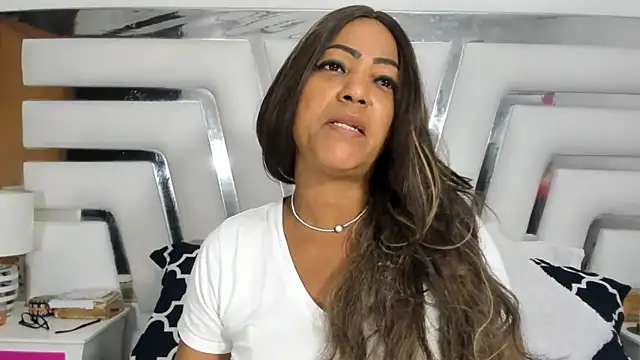 SaraaJhons online show from March 8, 1:36 pm