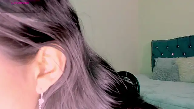 Snapshot of linda_alana chatting on February 4, 12:08 am linda alana online show from February 4, 12:08 am