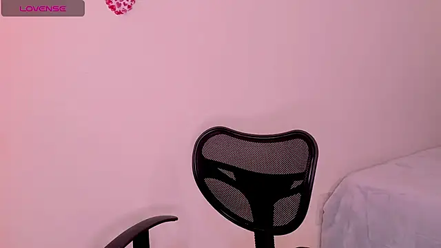 Snapshot of linda_alana chatting on February 6, 6:24 pm linda alana online show from February 6, 6:24 pm