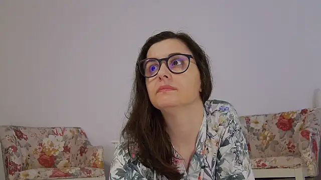 Snapshot of SophieeRain chatting on October 11, 11:31 am SophieeRain online show from October 11, 11:31 am