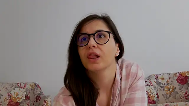 Snapshot of SophieeRain chatting on October 17, 8:39 am SophieeRain online show from October 17, 8:39 am