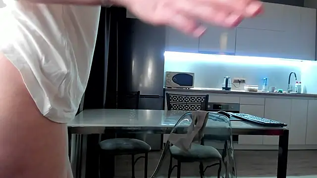 Emma Flin online show from March 18, 2:04 pm