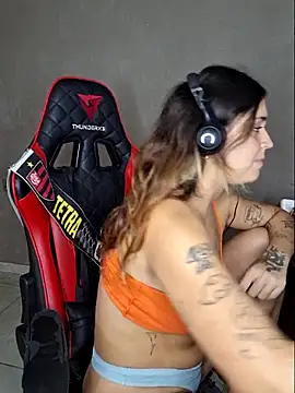 Snapshot of luuhcat09 chatting on February 26, 2:05 pm luuhcat09 online show from February 26, 2:05 pm