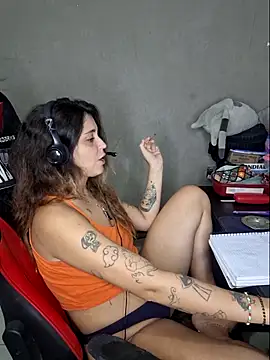 Snapshot of luuhcat09 chatting on March 4, 1:55 am luuhcat09 online show from March 4, 1:55 am