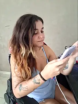 Snapshot of luuhcat09 chatting on March 24, 12:21 pm luuhcat09 online show from March 24, 12:21 pm