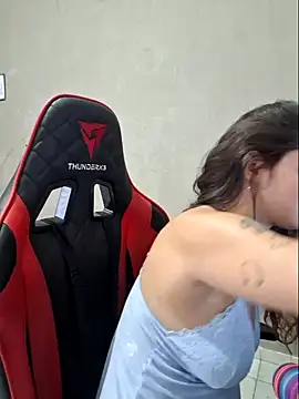 Snapshot of luuhcat09 chatting on March 30, 6:53 pm luuhcat09 online show from March 30, 6:53 pm