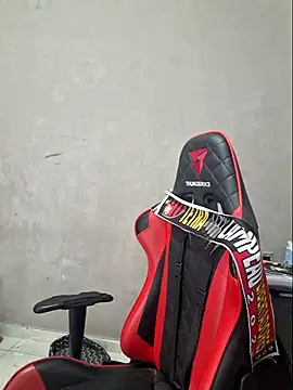 Snapshot of luuhcat09 chatting on April 2, 12:03 pm luuhcat09 online show from April 2, 12:03 pm