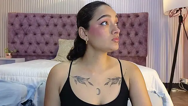 EMILYY FOXY online show from December 3, 7:01 pm