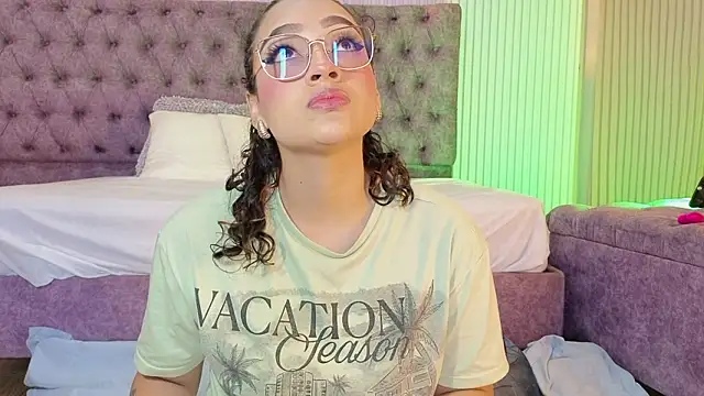 EMILYY FOXY online show from March 6, 6:59 pm