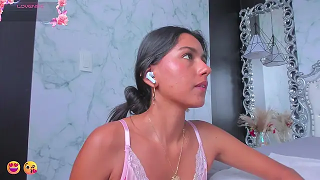 Emmy Cute18 online show from January 2, 5:29 pm