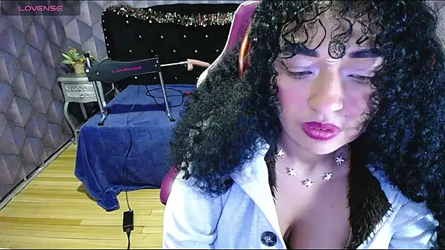 Sofiacowperx online show from December 28, 7:11 pm