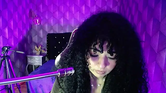 Sofiacowperx online show from March 5, 8:00 pm