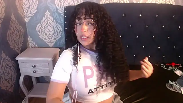 Sofiacowperx online show from November 17, 1:28 pm