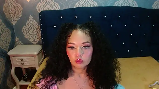 Sofiacowperx online show from April 30, 8:57 pm