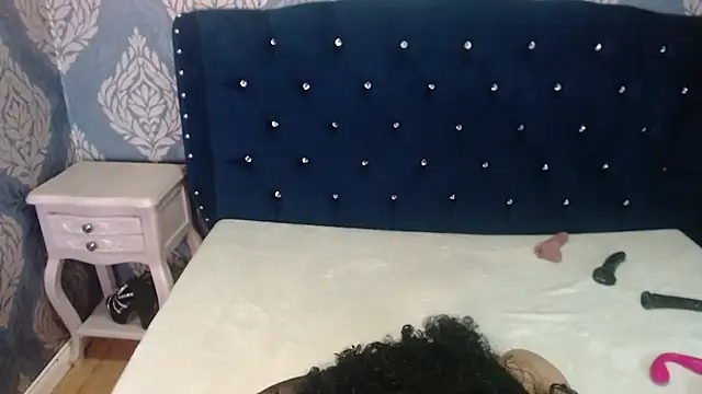 Sofiacowperx online show from May 19, 1:17 pm