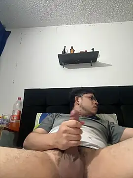 Snapshot of 2457m chatting on April 3, 8:12 am 2457m online show from April 3, 8:12 am