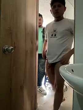 Snapshot of 2457m chatting on April 6, 6:53 pm 2457m online show from April 6, 6:53 pm