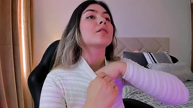 Lau Bee online show from December 16, 6:49 pm