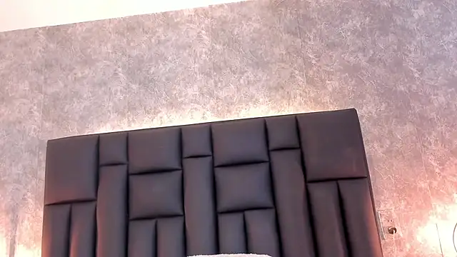 laura smith33 online show from March 13, 2:33 pm