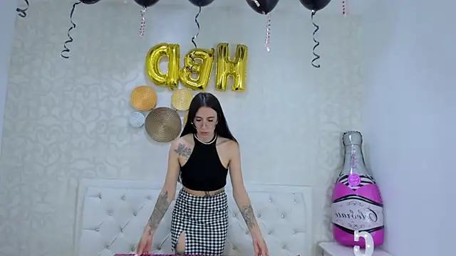 Clarisse28 online show from December 22, 7:42 pm